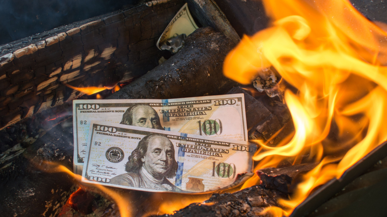 The World's Weakest Currency, Kiyosaki Says Greenback Is 'Toast,' IRS Crypto Tax Update and More — Bitcoin.com News Week in Review