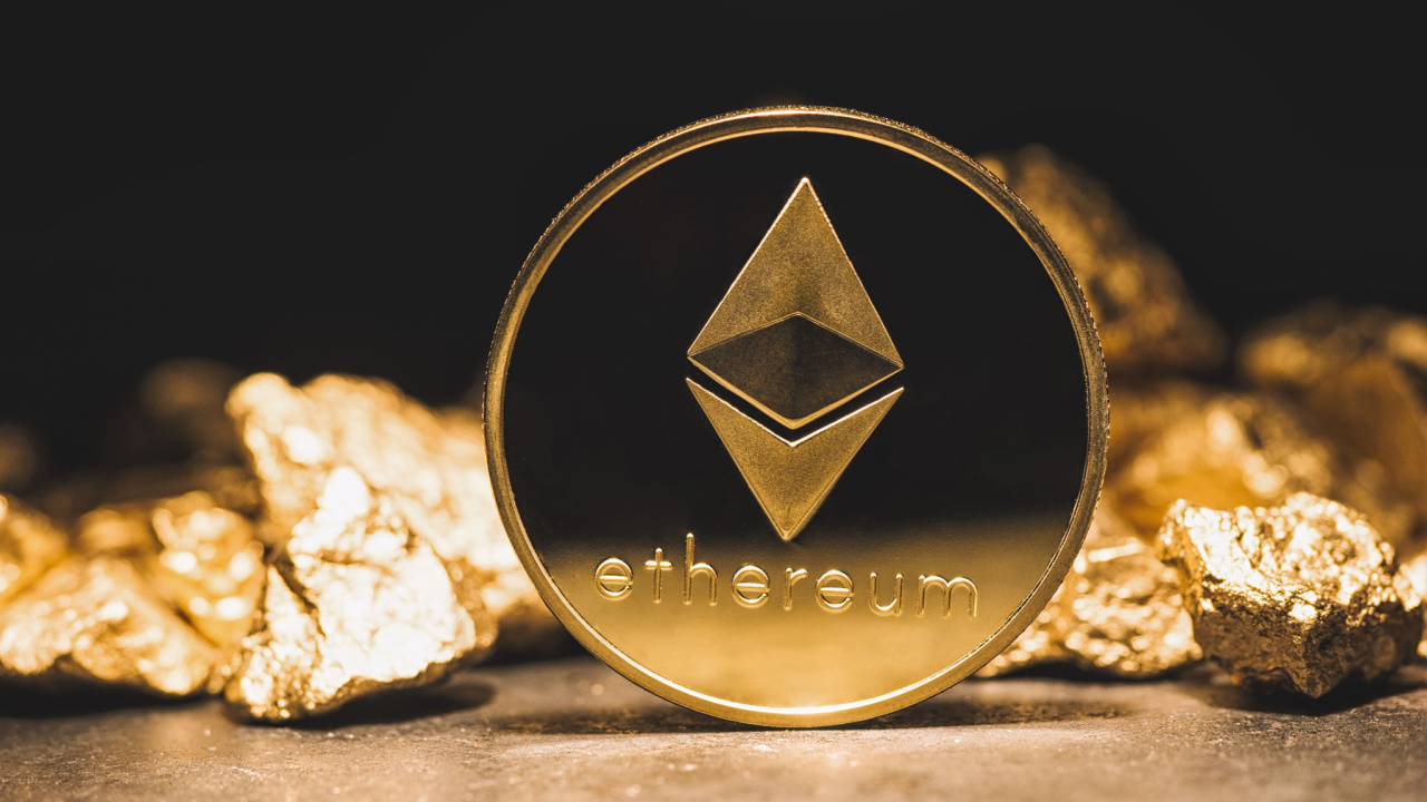 Vitalik Buterin Says Crypto Is a 'Better Bet' Than 'Incredibly Inconvenient' Gold